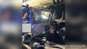 Autokran-Unfall am A39-Kreuz Braunschweig-Süd – Fahrer schwer verletzt