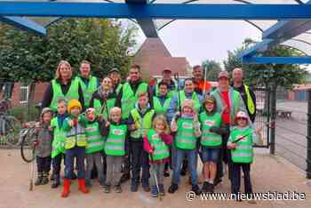 Gezinnen rapen massa zwerfvuil bij elkaar