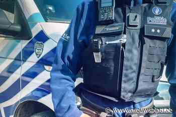 Recherche arresteert hangjongeren die verdacht worden van drugshandel