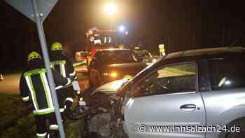 Kreuzungs-Crash bei Ramsau bei Reichertsheim: 45-km/h-Auto muss aufgerichtet werden
