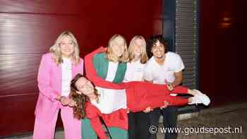 Zes punkbands in de Goudse Schouwburg tijdens Gouda bij Kaarslicht