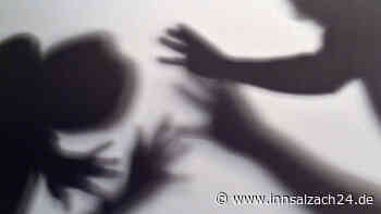 Sexueller Übergriff an Frau (27) auf dem Weg zur Arbeit in Burgkirchen an der Alz