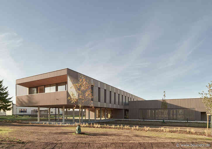 Holzbau für ein Handelshaus
 - Bürogebäude in Gars am Kamp von nonconform