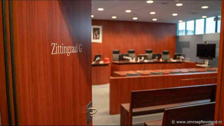 Almere - Taakstraf voor drie mannen die oogkassen van man braken: 'Er knapte iets in me'