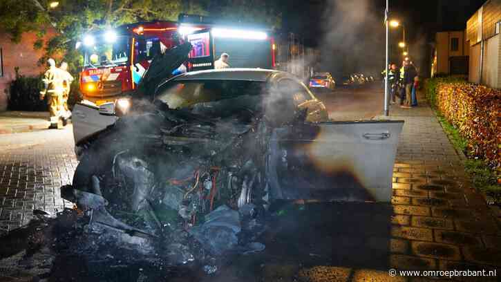 Auto in vlammen op, mogelijke link met dakdekkersoorlog