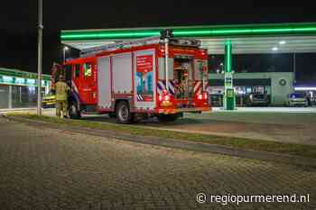 Auto dreigt in brand te vliegen bij tankstation in Landsmeer