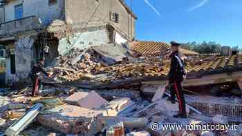 Fuga di gas, crolla una palazzina: donna recuperata sotto alle macerie