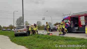 Harde botsing op rotonde in Dronten: twee mensen raken gewond