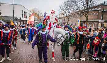 Sinterklaas vrolijk onthaald in Gouda, bekijk de foto’s
