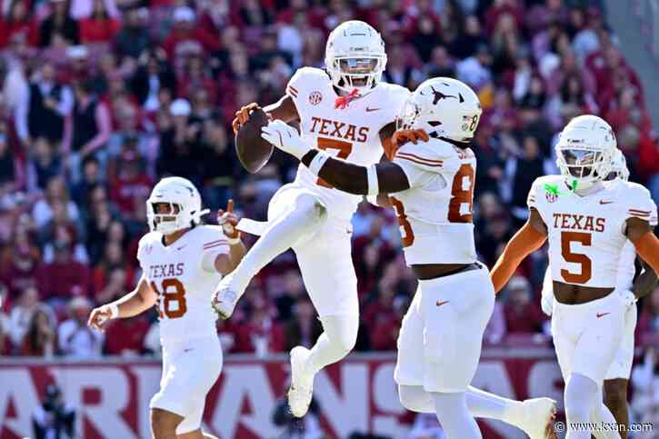 LIVE: Clutch TD, stout defense keeps Texas in SEC title game hunt with 20-10 win over Arkansas