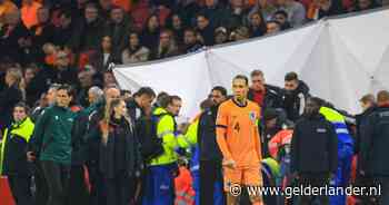 Virgil van Dijk geschrokken van medische noodsituatie tijdens Nederland - Hongarije: ‘Toch wel even eng’
