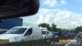 Incidente sulla Pontina: scontro tra quattro auto, code chilometriche verso Roma