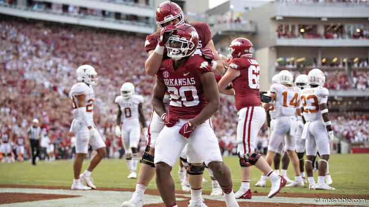 How to watch Texas vs Arkansas football without cable