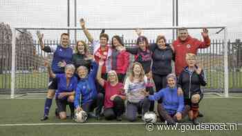 Goudse vrouwen vermaken zich opperbest op het voetbalveld van ONA: “We voelen ons hier thuis”