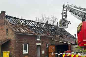 Woning onbewoonbaar na brand, bewoner kan op tijd vluchten