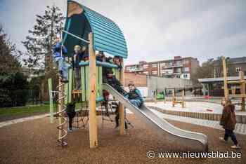 Nieuwe speelplaats voor De Wegwijzer met speelheuvel, buitenklas en veel groen: “Een van de mooiste speelplaatsen in Vlaanderen”