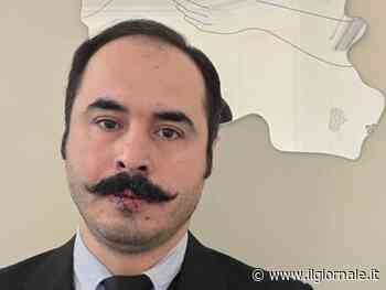 "Non piegate la testa": l'attivista iraniano si cuce le labbra in segno di protesta