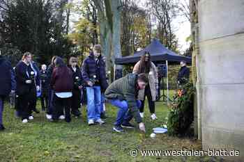 Realschüler gestalten Gedenken am Volkstrauertag in Bad Oeynhausen mit