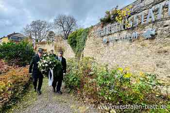 Volkstrauertag in Warburg: Mahnung gegen das Vergessen