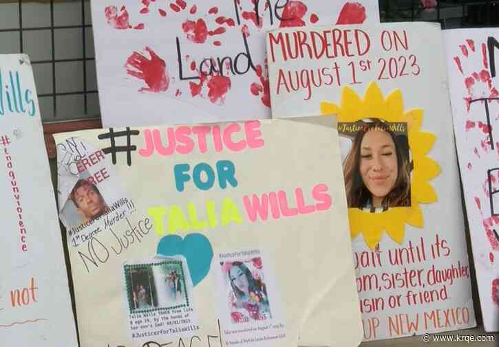 Albuquerque gathering advocates awareness for domestic violence while remembering those lost to it