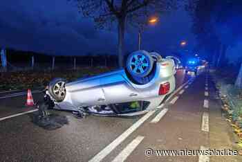 Auto op zijn dak in Borgloon
