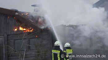 Holzstadel in Reichertsheim geht in Flammen auf: Kripo Mühldorf ermittelt