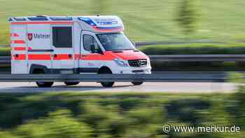 Autofahrer (84) bei verbotenem Wendemanöver bei Aschheim schwer verletzt