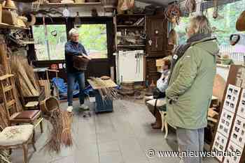 Mandenvlechtster zet deuren open en onthult project met bekende modeontwerper