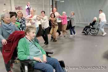 Rudi Tastenoe zingt seniorenweek in gang