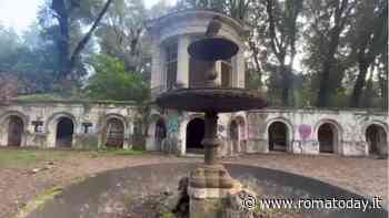 Scritte, degrado, bivacchi. La "coffee house" di Villa Ada aspetta ancora l'intervento Pnrr