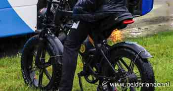 ‘Tanden met spleten’ en enorm dure jas: politie deelt meer info over jongen die 13-jarige van fatbike beroofde