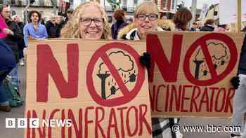 Hundreds gather for waste incinerator protest