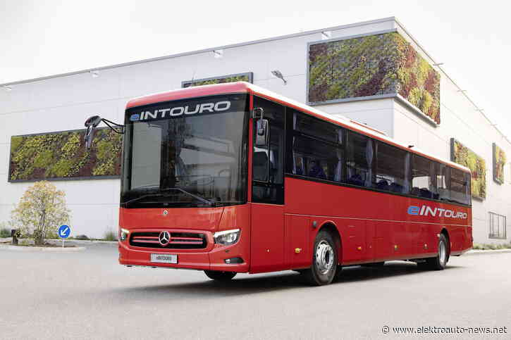 Mercedes-Benz zeigt Elektro-Überlandbus eIntouro