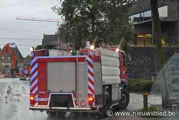Brandweer ruimt oliespoor van 50 meter op straat op