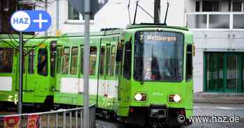 Auto gegen Stadtbahn: Üstra-Linie 9 in Hannover nach Unfall unterbrochen