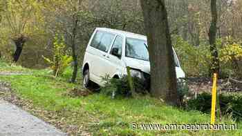 112-nieuws: busje botst op boom • Tom (15)  is vermist