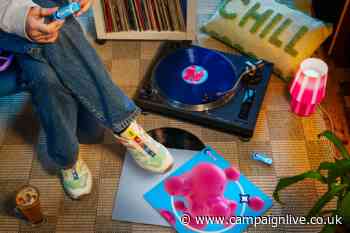 Extra turns chewing gum sounds into ASMR album