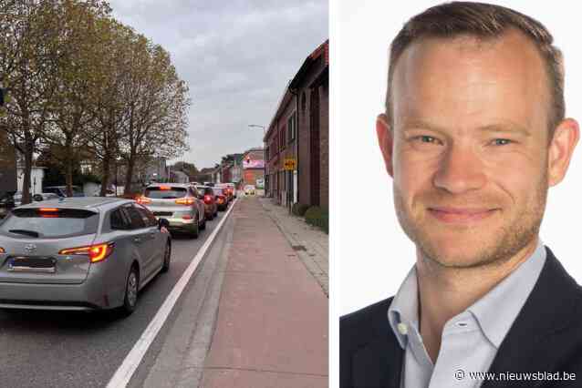 In deze gemeente in Brusselse rand staat het verkeer muurvast door nieuwe regeling verkeerslichten: “Ook tijdens de weekends staan we hier stil”