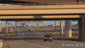 Auditor general says Alberta government failing to track if highway maintenance is done right