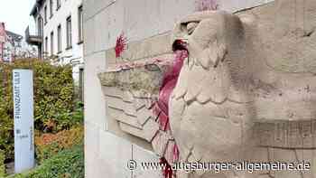 Beschädigter Reichsadler am Finanzamt Ulm: Da ist wohl was abgeplatzt