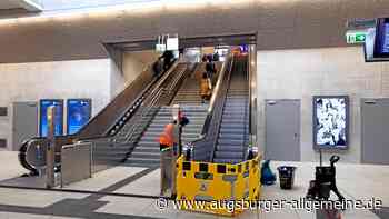 Rolltreppe am Augsburger Hauptbahnhof steht seit Wochen still