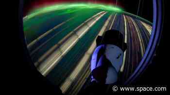 Green auroras and a SpaceX Dragon glow in new astronaut photos from the ISS