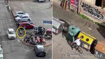 Stazione Tuscolana, furto di bici in pieno giorno. Il video diventa virale