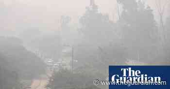 Pollution in Delhi hits record high, cloaking city in smog