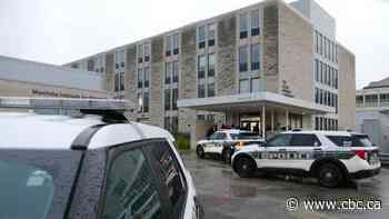 Classes cancelled at U of Manitoba as police search for man with knife