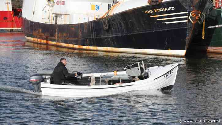 Kleine YM-25 op wolhandkrab