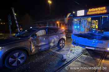 44-jarige bestuurder gewond na aanrijding met Lijnbus in Merksem