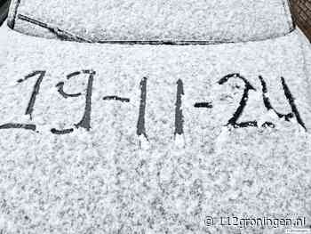 Drukke ochtendspits door eerste sneeuwval; Bestelbus raakt in sloot