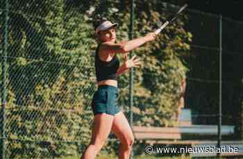 In deze club in Hove werd ‘Julie Zwijgt’ opgenomen: “Goed op gelet dat ze de juiste schoenen droegen op de kwetsbare tennisbanen”