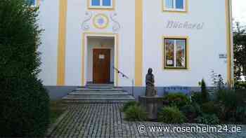 „Endlich barrierefrei“: Neue Rampe erleichtert Zugang zur Bücherei in Eggstätt